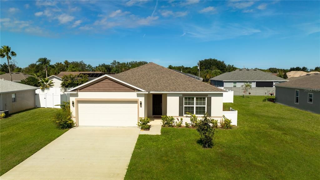 Recently Rented: $1,995 (4 beds, 2 baths, 1895 Square Feet)