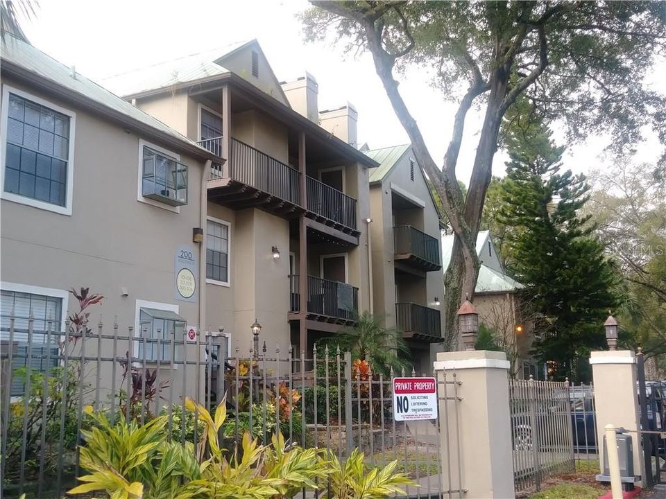 For Rent: $1,250 (1 beds, 1 baths, 662 Square Feet)