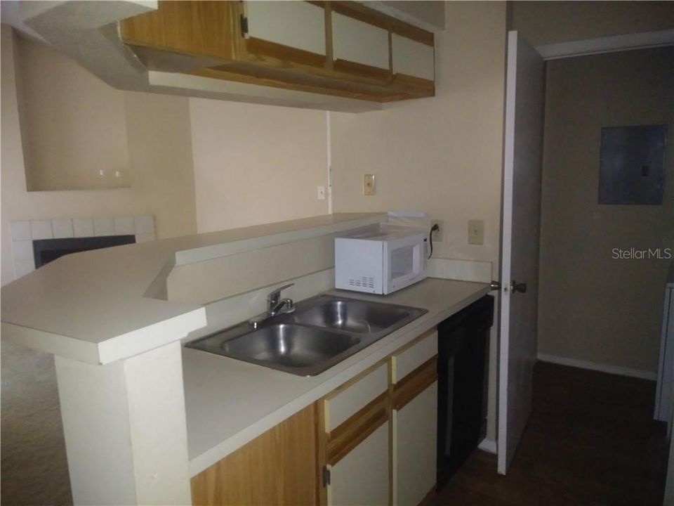 For Rent: $1,250 (1 beds, 1 baths, 662 Square Feet)