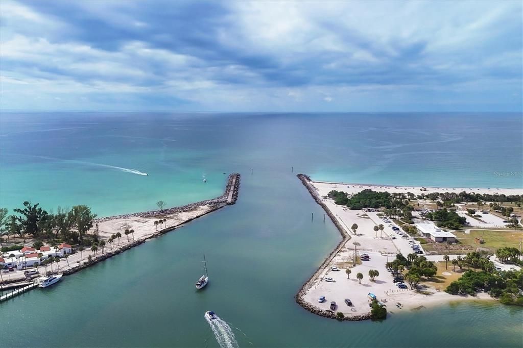 For Sale: $449,900 (2 beds, 2 baths, 1260 Square Feet)