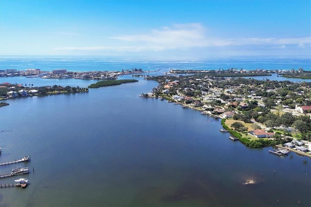 For Sale: $449,900 (2 beds, 2 baths, 1260 Square Feet)