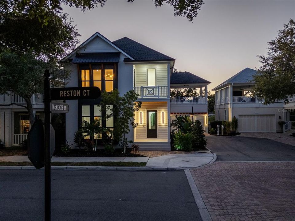 合同活跃: $1,895,000 (4 贝兹, 3 浴室, 3059 平方英尺)