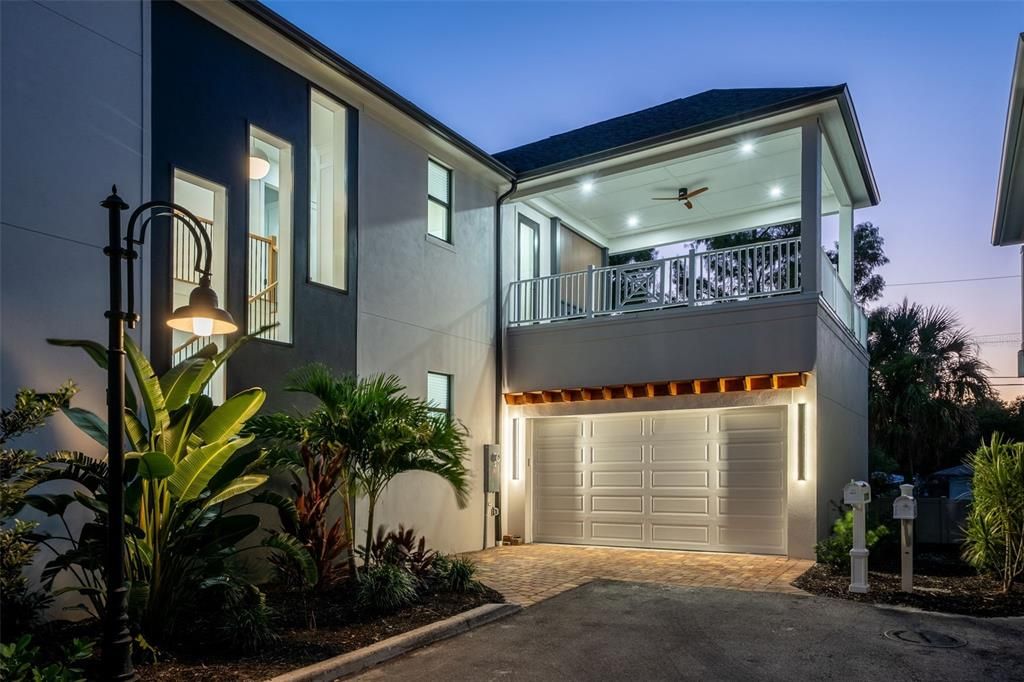 合同活跃: $1,895,000 (4 贝兹, 3 浴室, 3059 平方英尺)