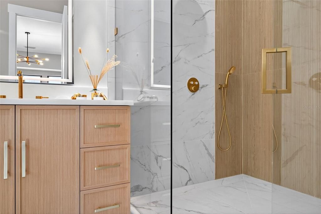 合同活跃: $1,895,000 (4 贝兹, 3 浴室, 3059 平方英尺)