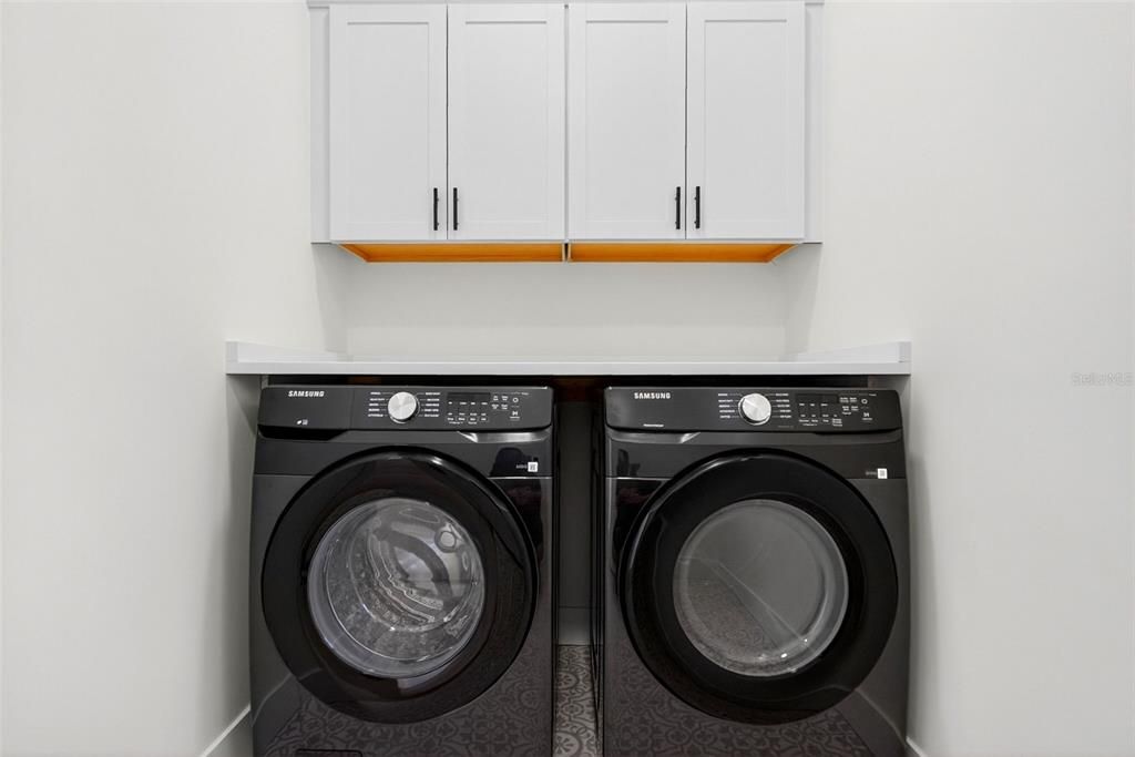 合同活跃: $1,895,000 (4 贝兹, 3 浴室, 3059 平方英尺)