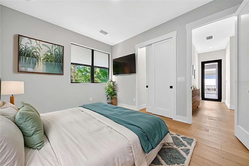 合同活跃: $1,895,000 (4 贝兹, 3 浴室, 3059 平方英尺)