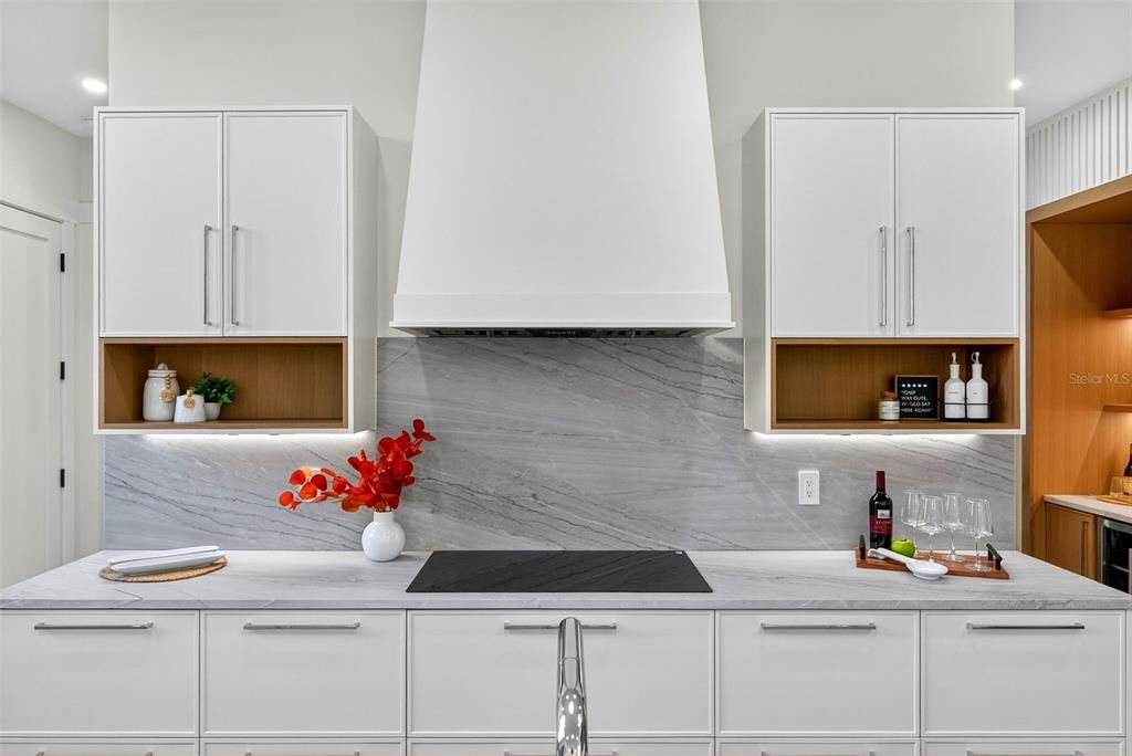 合同活跃: $1,895,000 (4 贝兹, 3 浴室, 3059 平方英尺)