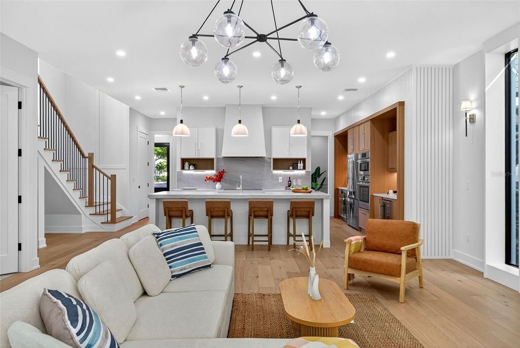 合同活跃: $1,895,000 (4 贝兹, 3 浴室, 3059 平方英尺)