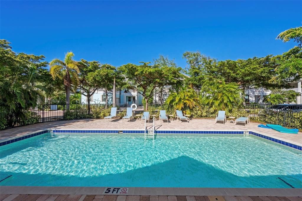 合同活跃: $1,895,000 (4 贝兹, 3 浴室, 3059 平方英尺)