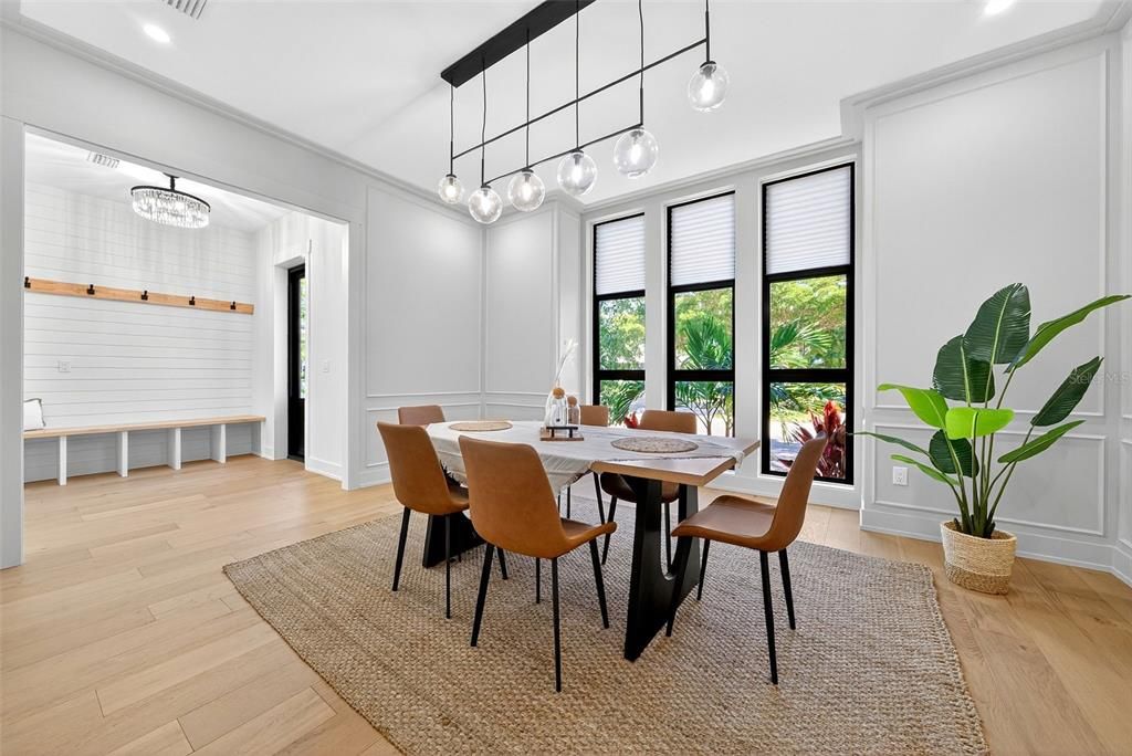 合同活跃: $1,895,000 (4 贝兹, 3 浴室, 3059 平方英尺)