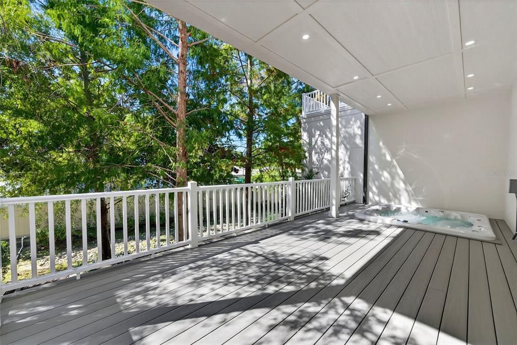 合同活跃: $1,895,000 (4 贝兹, 3 浴室, 3059 平方英尺)