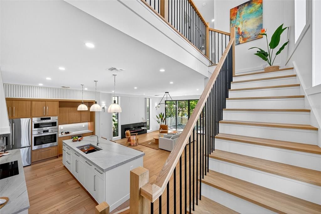 合同活跃: $1,895,000 (4 贝兹, 3 浴室, 3059 平方英尺)