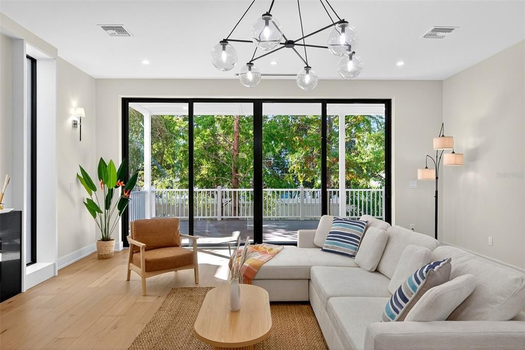 合同活跃: $1,895,000 (4 贝兹, 3 浴室, 3059 平方英尺)