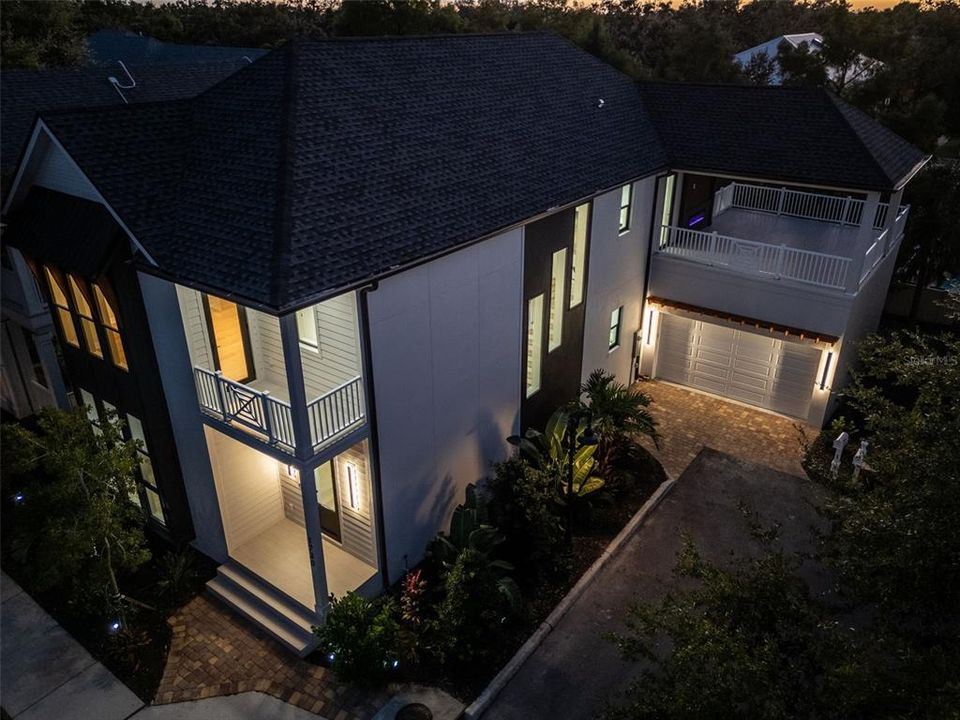 合同活跃: $1,895,000 (4 贝兹, 3 浴室, 3059 平方英尺)