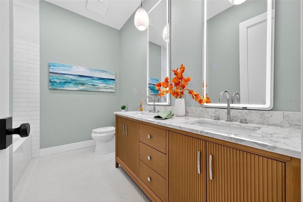 合同活跃: $1,895,000 (4 贝兹, 3 浴室, 3059 平方英尺)