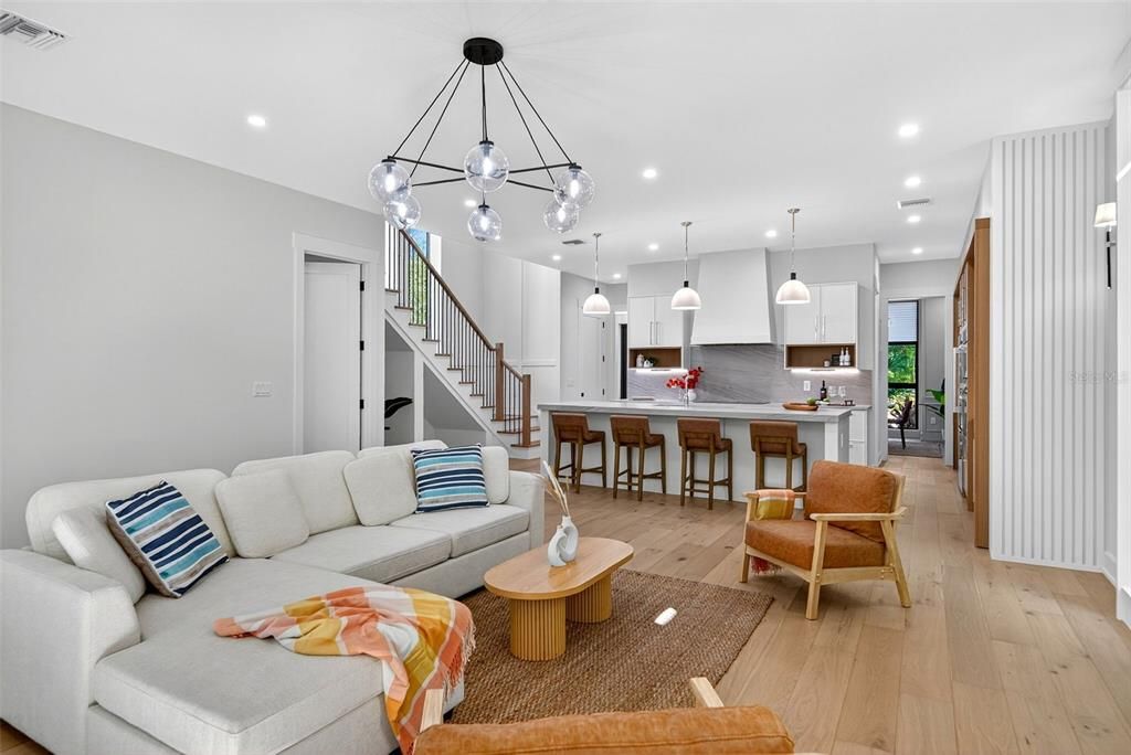 合同活跃: $1,895,000 (4 贝兹, 3 浴室, 3059 平方英尺)