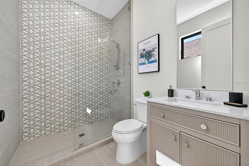 合同活跃: $1,895,000 (4 贝兹, 3 浴室, 3059 平方英尺)