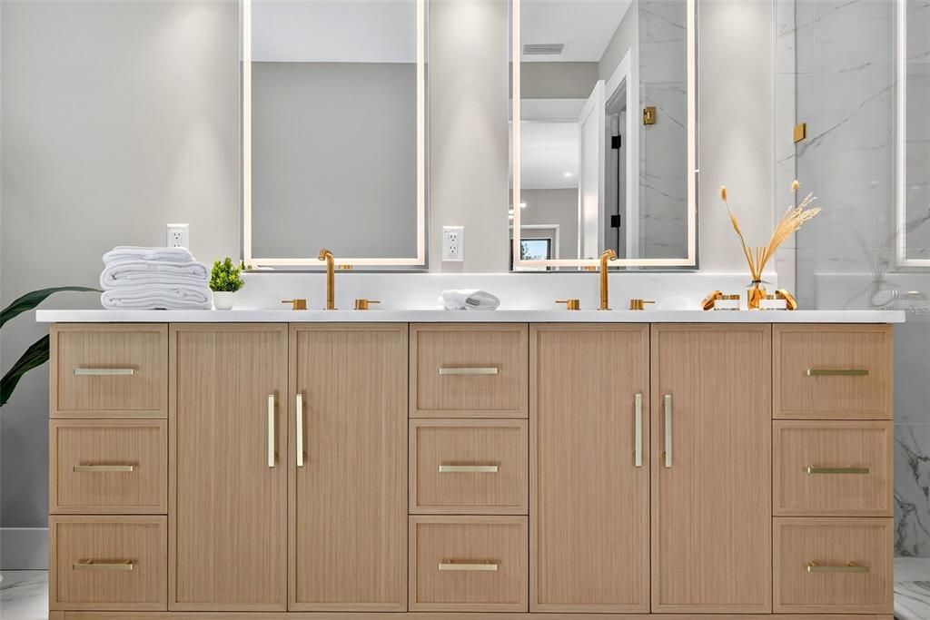 合同活跃: $1,895,000 (4 贝兹, 3 浴室, 3059 平方英尺)