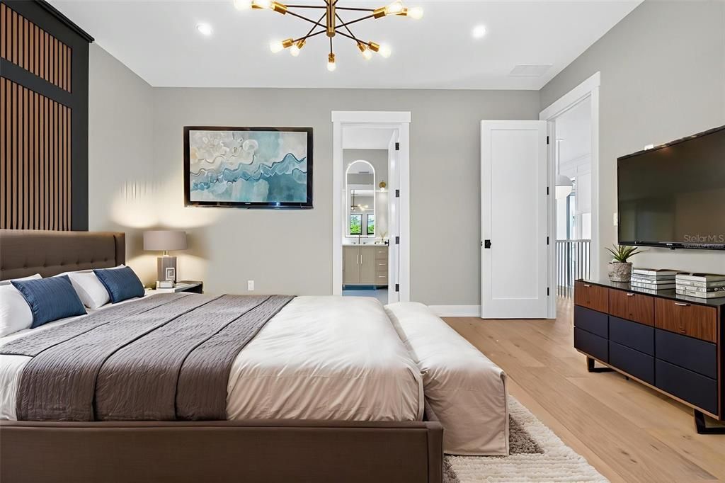 合同活跃: $1,895,000 (4 贝兹, 3 浴室, 3059 平方英尺)