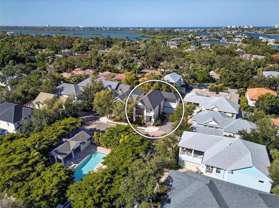 合同活跃: $1,895,000 (4 贝兹, 3 浴室, 3059 平方英尺)