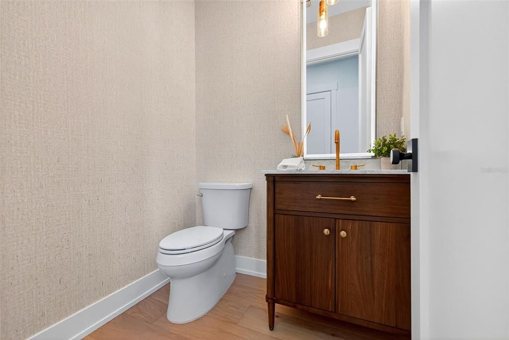 合同活跃: $1,895,000 (4 贝兹, 3 浴室, 3059 平方英尺)