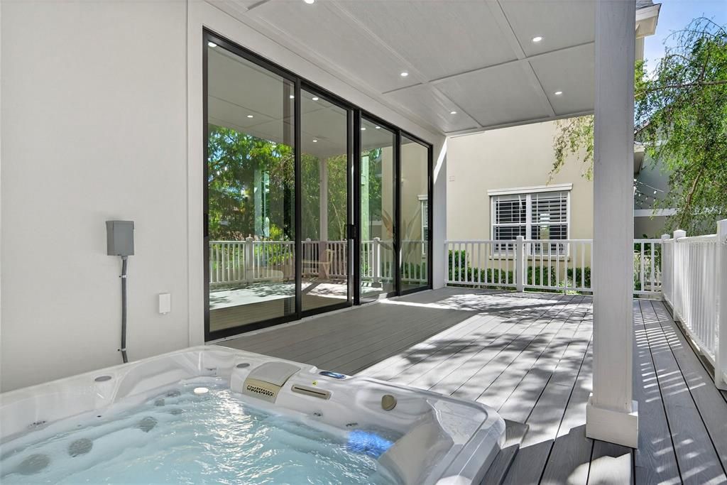 合同活跃: $1,895,000 (4 贝兹, 3 浴室, 3059 平方英尺)