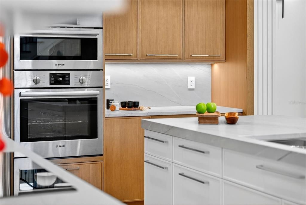 合同活跃: $1,895,000 (4 贝兹, 3 浴室, 3059 平方英尺)