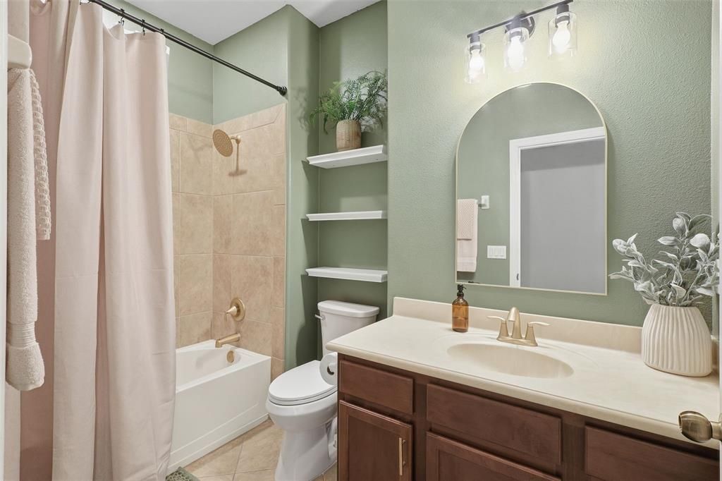 For Sale: $479,000 (4 beds, 2 baths, 2112 Square Feet)