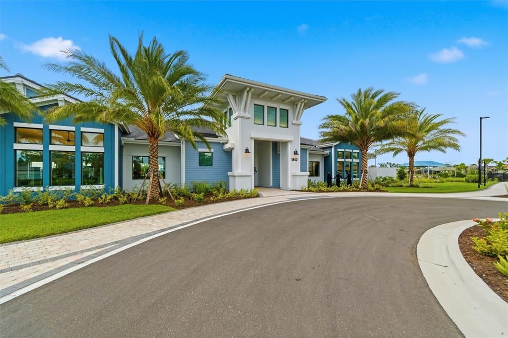 Active With Contract: $299,900 (2 beds, 2 baths, 1654 Square Feet)