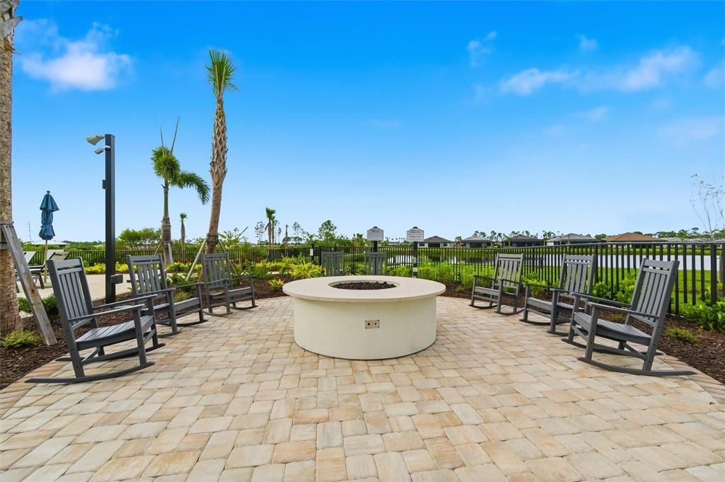 Active With Contract: $299,900 (2 beds, 2 baths, 1654 Square Feet)