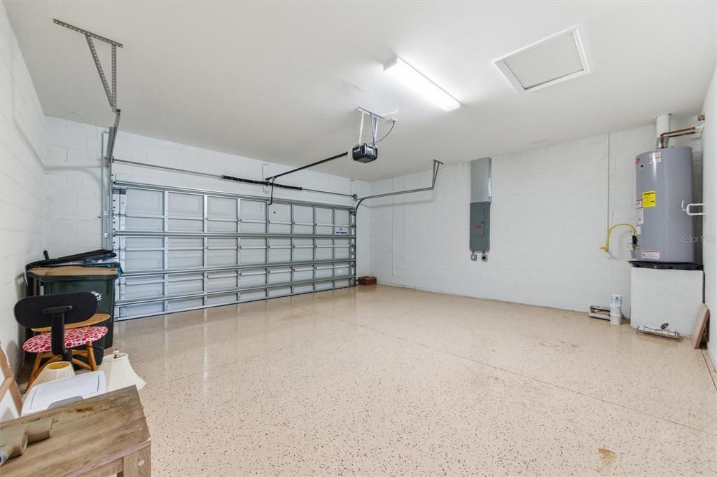 Active With Contract: $299,900 (2 beds, 2 baths, 1654 Square Feet)