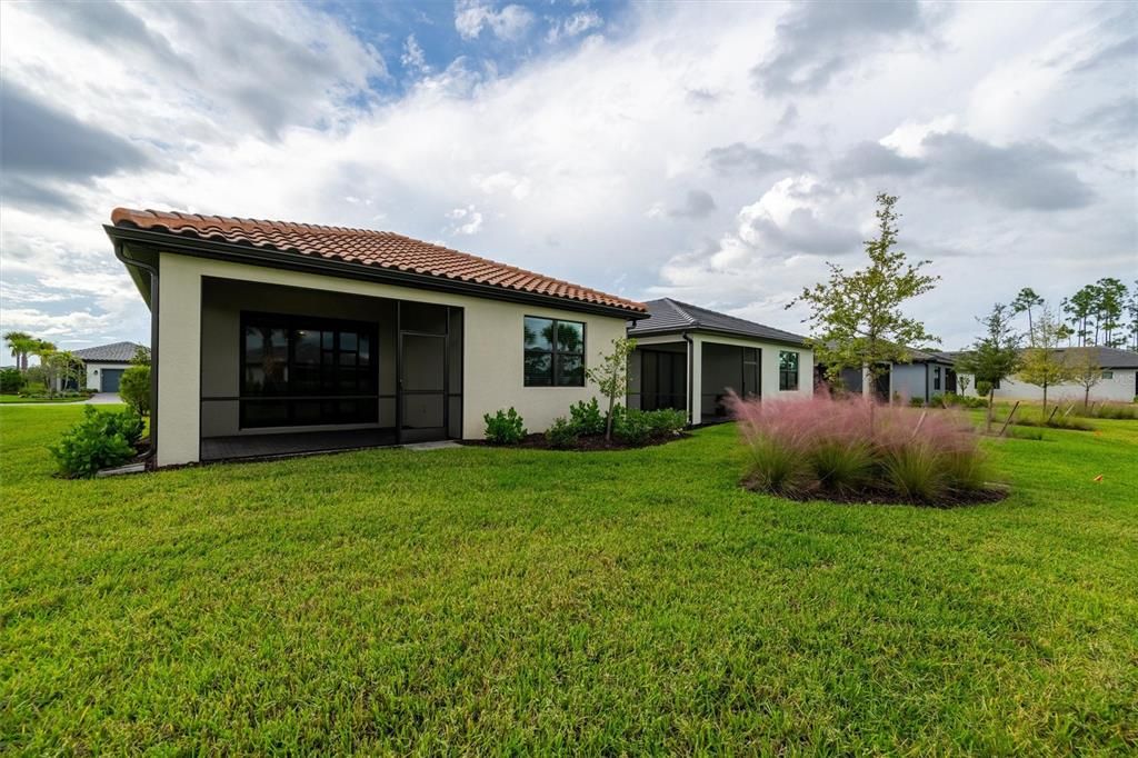 Active With Contract: $299,900 (2 beds, 2 baths, 1654 Square Feet)