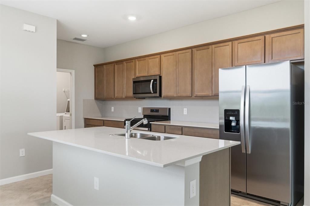 Active With Contract: $299,900 (2 beds, 2 baths, 1654 Square Feet)