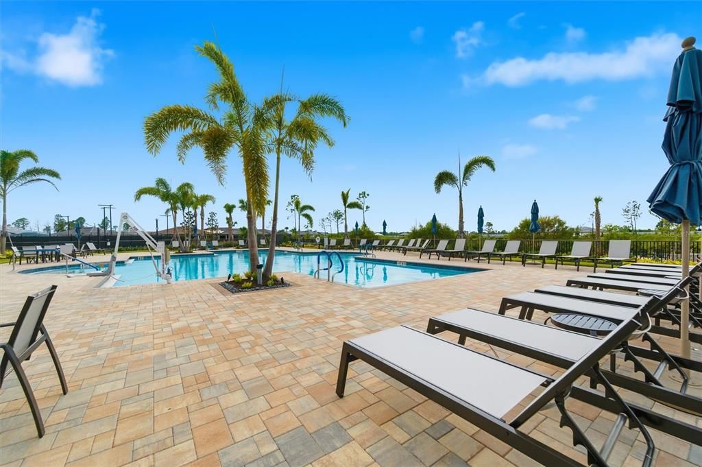 Active With Contract: $299,900 (2 beds, 2 baths, 1654 Square Feet)