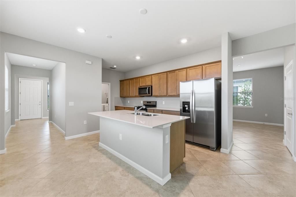 Active With Contract: $299,900 (2 beds, 2 baths, 1654 Square Feet)