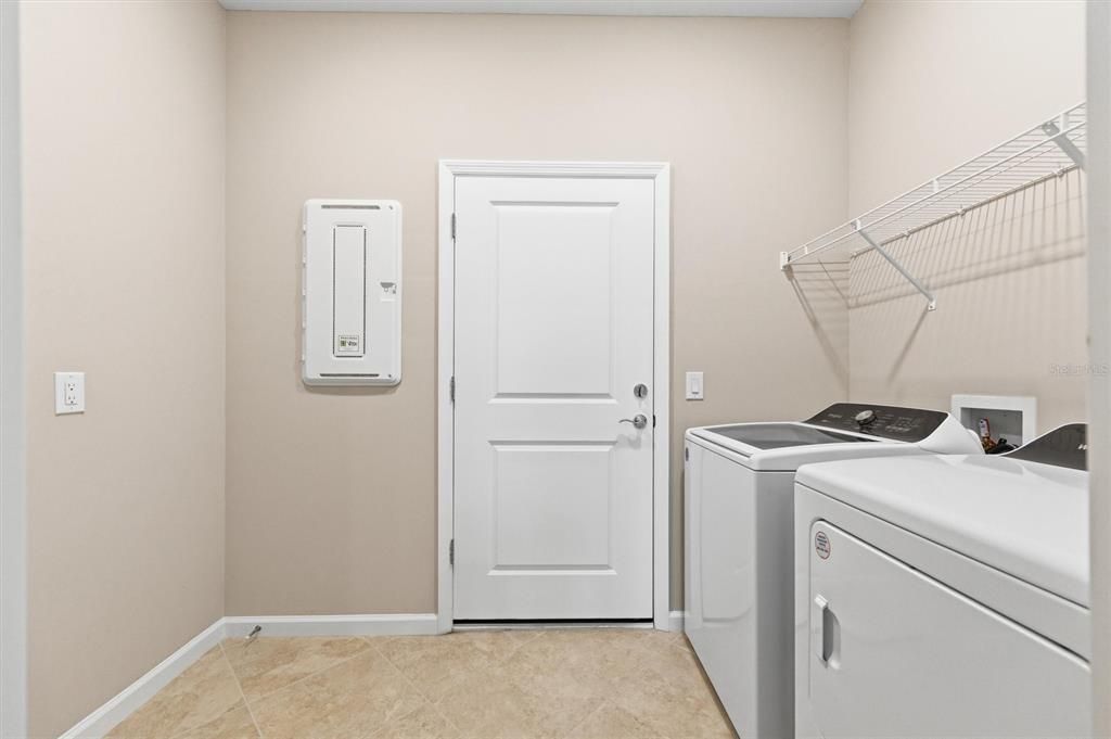 Active With Contract: $299,900 (2 beds, 2 baths, 1654 Square Feet)