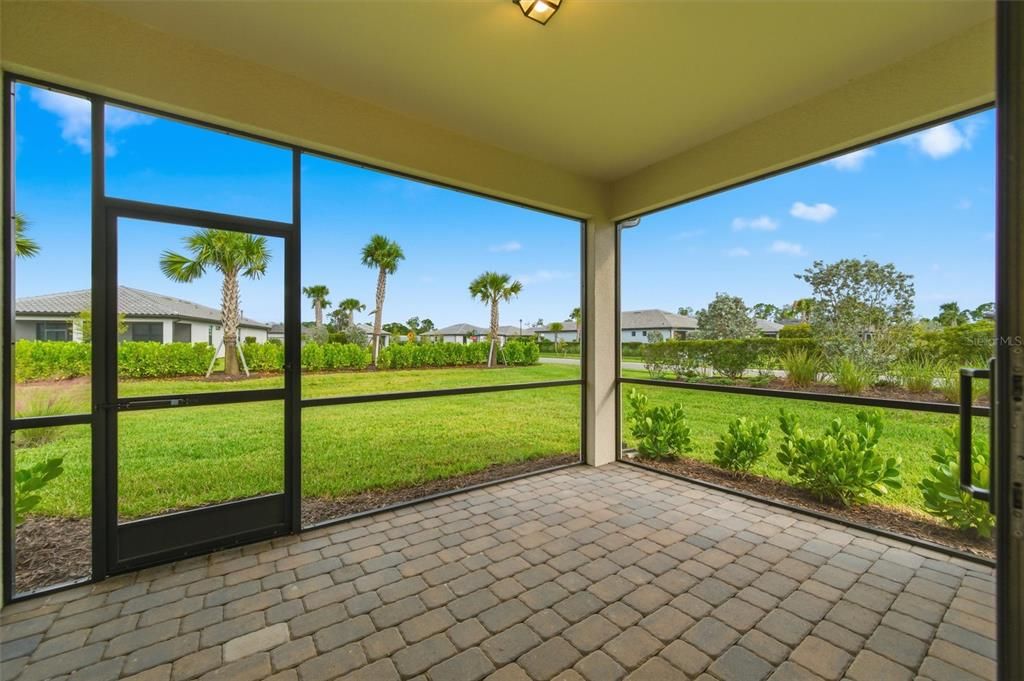 Active With Contract: $299,900 (2 beds, 2 baths, 1654 Square Feet)