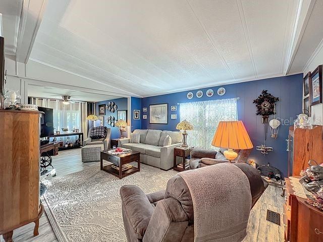 Под контрактом: $194,900 (2 спален, 2 ванн, 1108 Квадратных фут)