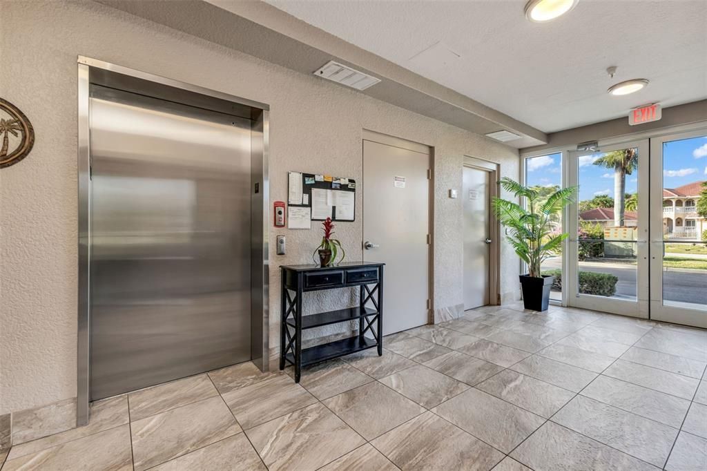 En Venta: $325,000 (2 camas, 2 baños, 1381 Pies cuadrados)