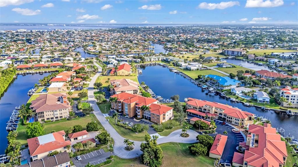 En Venta: $325,000 (2 camas, 2 baños, 1381 Pies cuadrados)