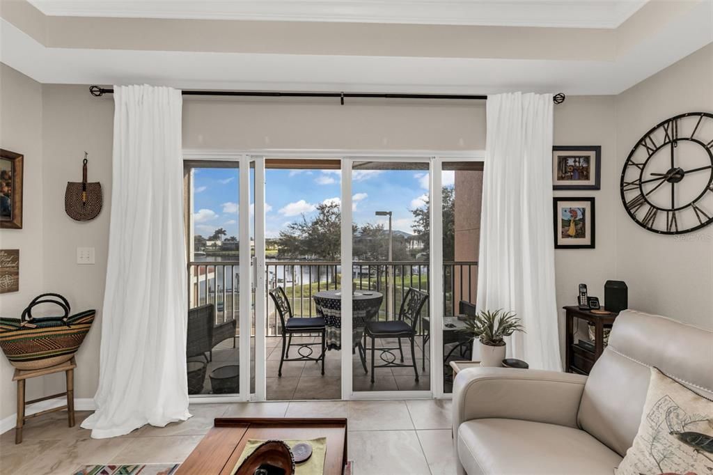 En Venta: $325,000 (2 camas, 2 baños, 1381 Pies cuadrados)