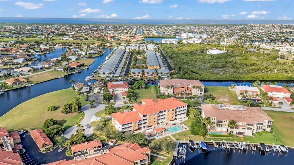 En Venta: $325,000 (2 camas, 2 baños, 1381 Pies cuadrados)