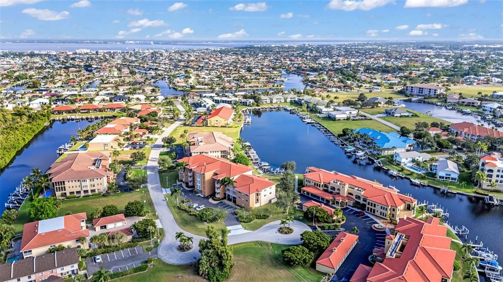 En Venta: $325,000 (2 camas, 2 baños, 1381 Pies cuadrados)