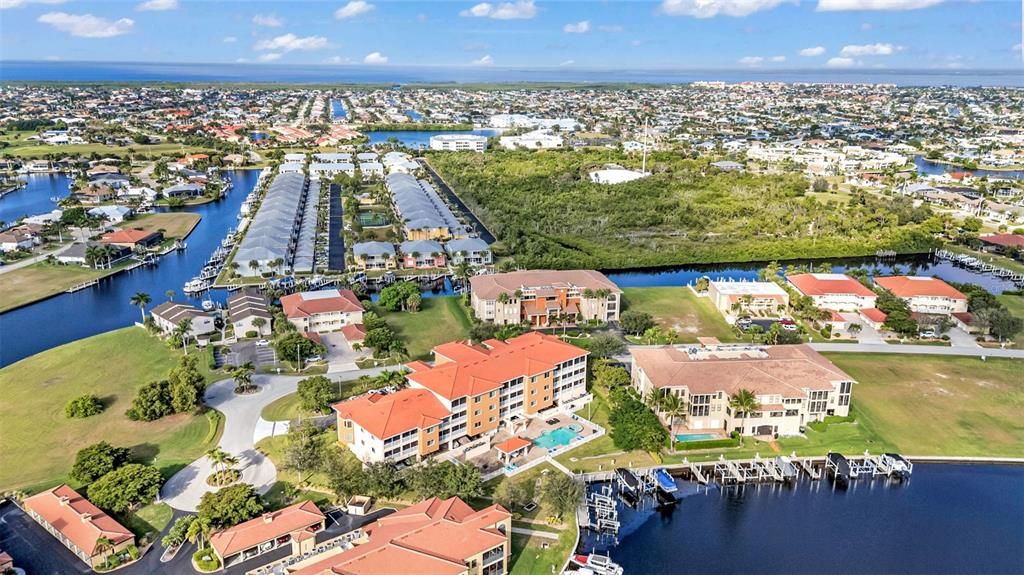 En Venta: $325,000 (2 camas, 2 baños, 1381 Pies cuadrados)