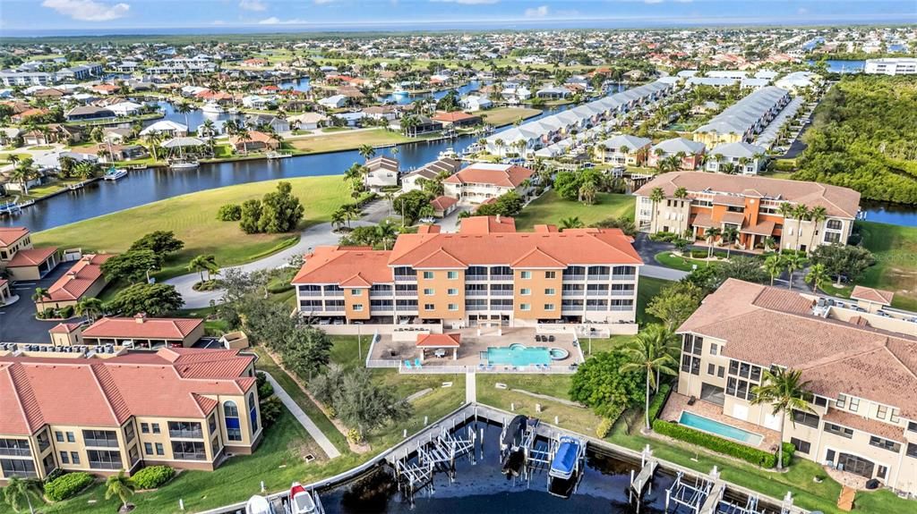 En Venta: $325,000 (2 camas, 2 baños, 1381 Pies cuadrados)