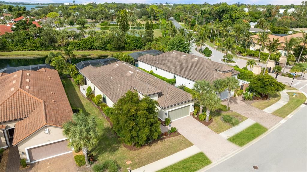 For Sale: $1,089,000 (3 beds, 3 baths, 2323 Square Feet)