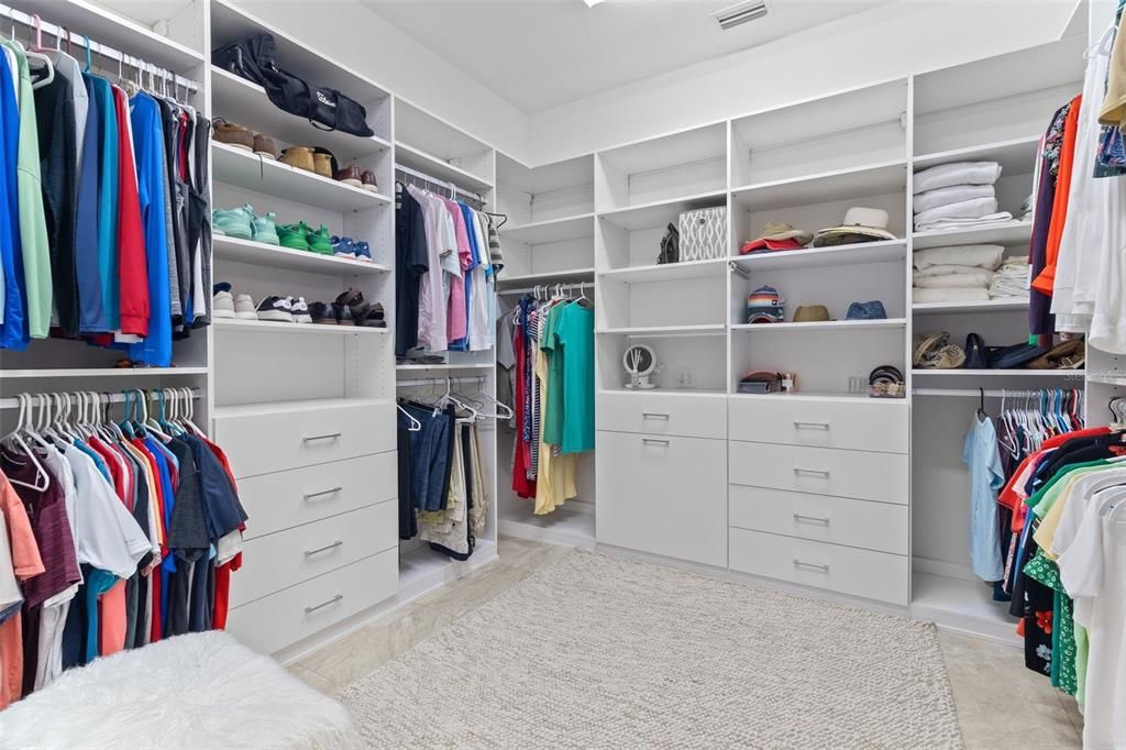 For Sale: $1,089,000 (3 beds, 3 baths, 2323 Square Feet)