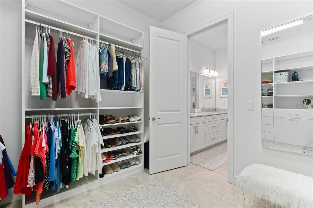 For Sale: $1,089,000 (3 beds, 3 baths, 2323 Square Feet)