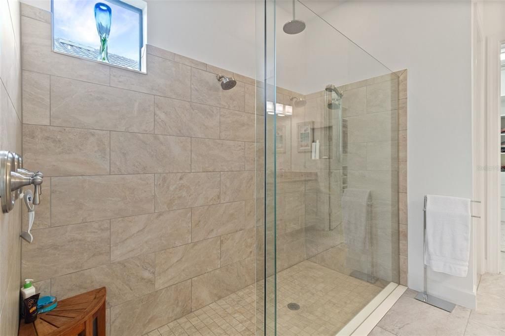 For Sale: $1,089,000 (3 beds, 3 baths, 2323 Square Feet)