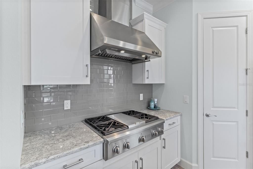 For Sale: $1,089,000 (3 beds, 3 baths, 2323 Square Feet)